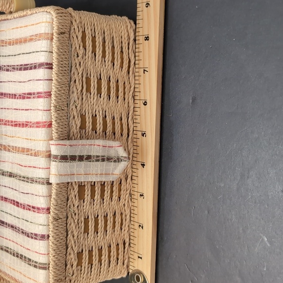 VGT,Dritz Woven/Wicker Small Sewing Basket with Striped Fabric. - Picture 11 of 13